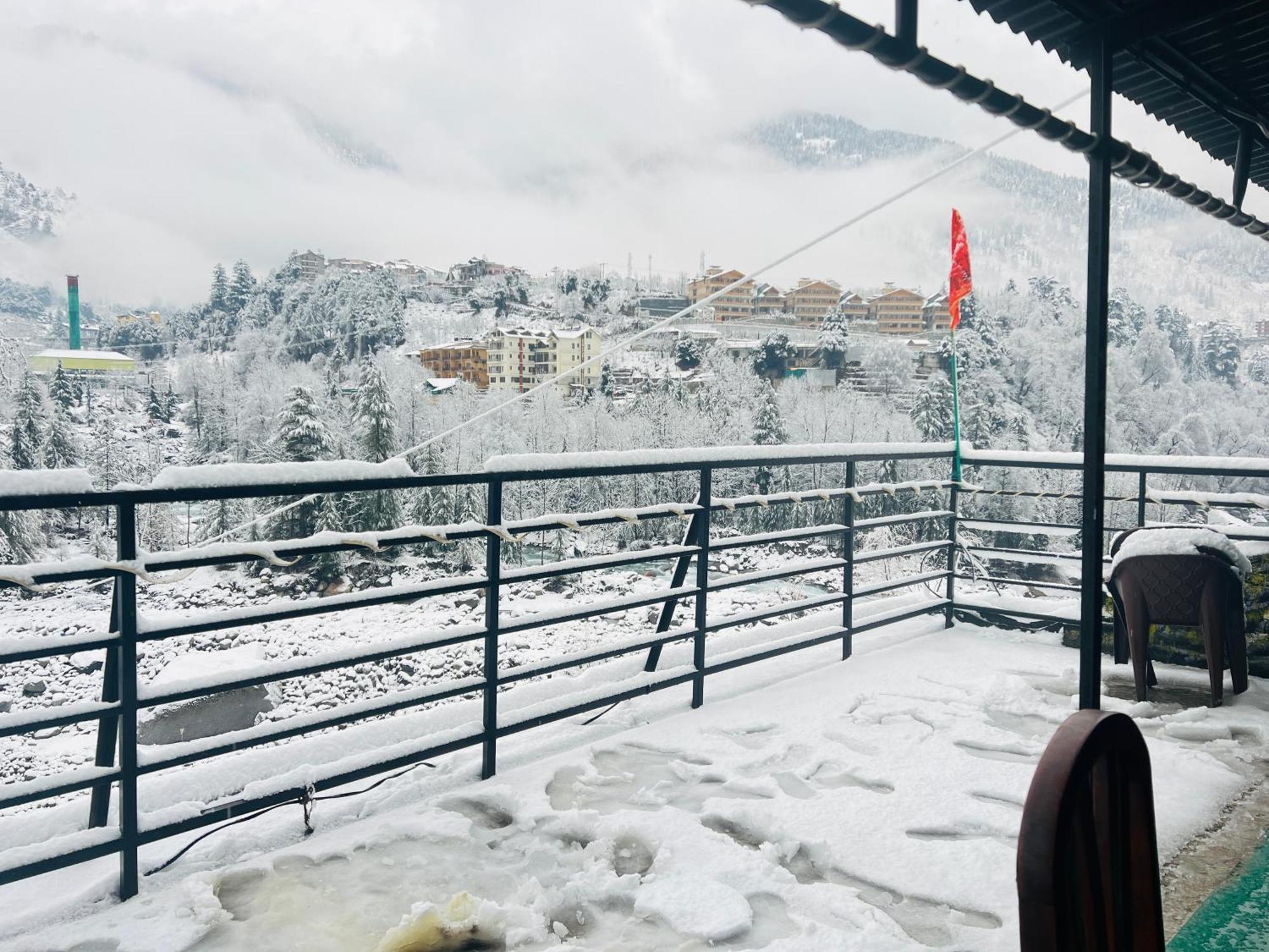 Hotel Green Link -#Near Volvo Bus Stand #Mountain View #River View #Open Terrace Manali  Exterior photo